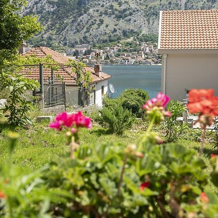 Muo Sea Front Apartments Котор Екстериор снимка