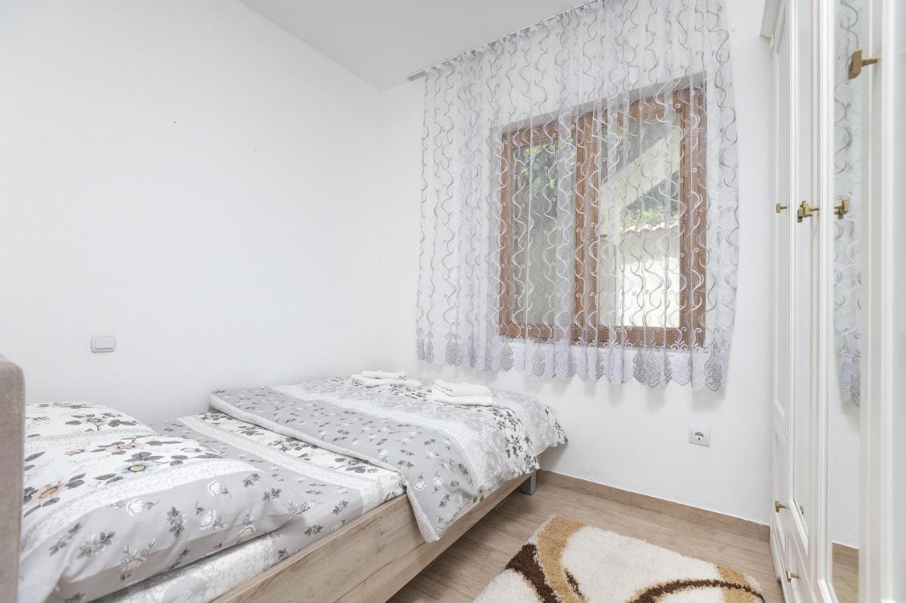 Muo Sea Front Apartments Котор Екстериор снимка